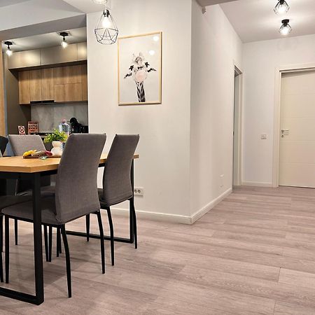 Industrial Style Apartment Bukares Bagian luar foto