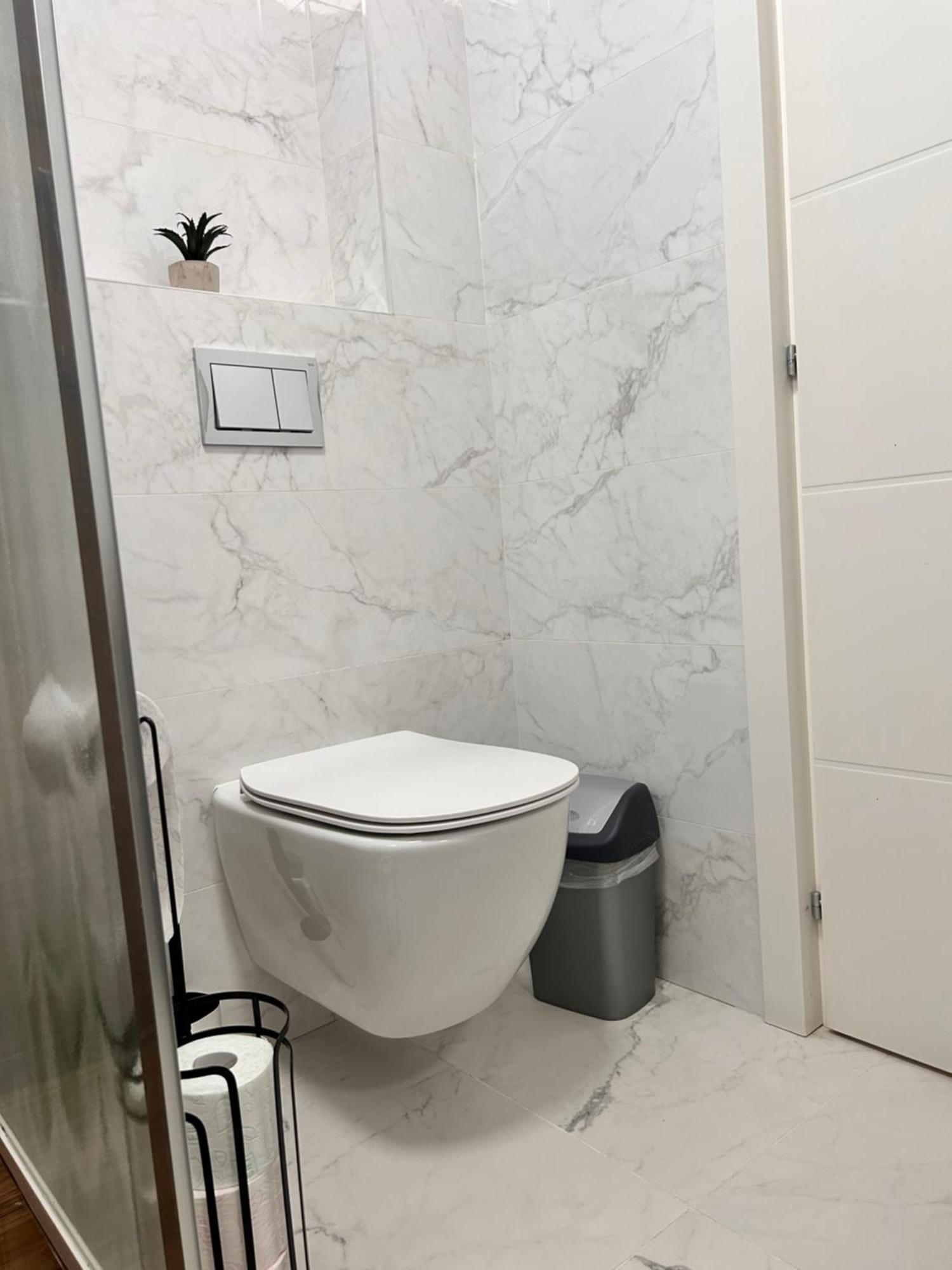 Industrial Style Apartment Bukares Bagian luar foto