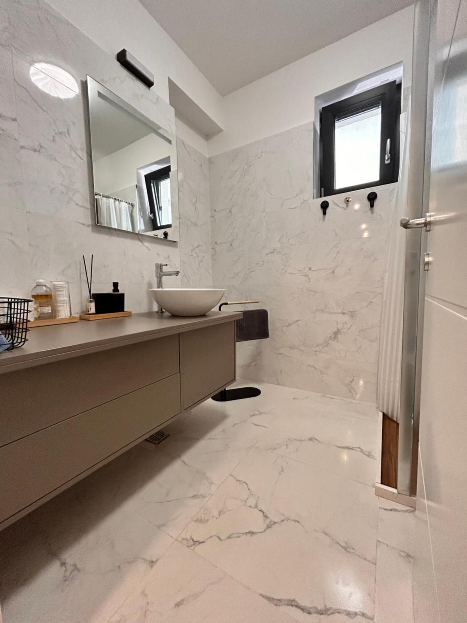 Industrial Style Apartment Bukares Bagian luar foto