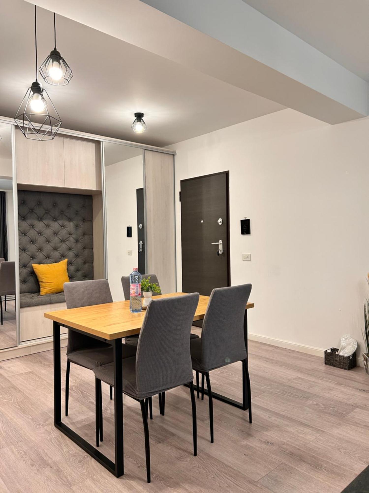Industrial Style Apartment Bukares Bagian luar foto